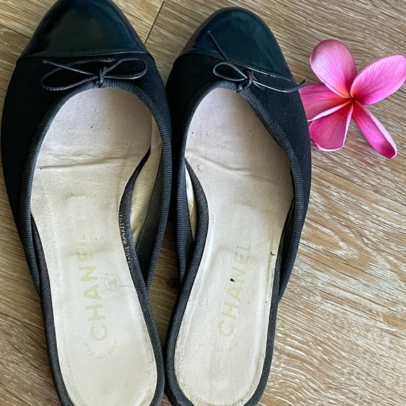 Authentic Chanel slip on shoes sz 6
